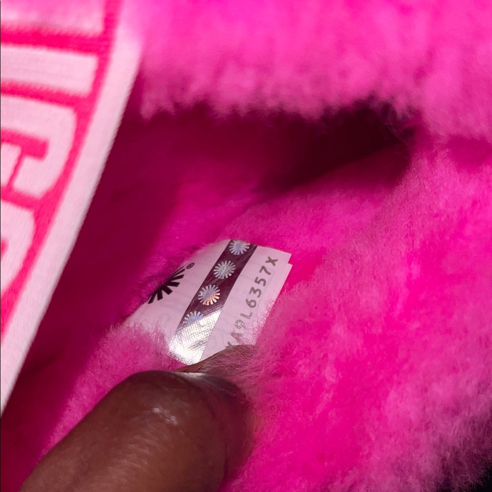 UGG Vibrant Pink Slippers with Heart Accent. Brand New‼️ Without Box - Picture 10 of 15